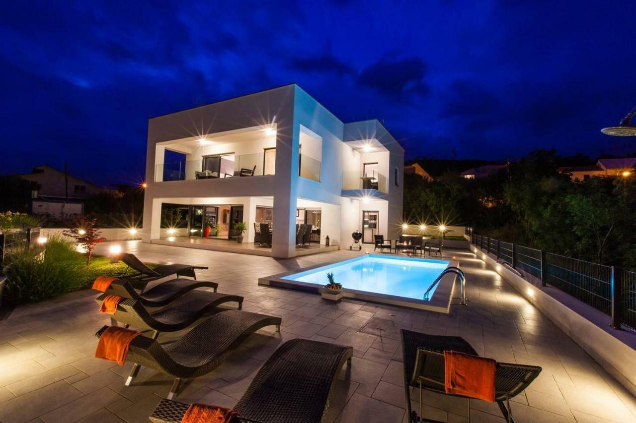 Villa Rina - Luxury Holiday Home Цриквеница Экстерьер фото